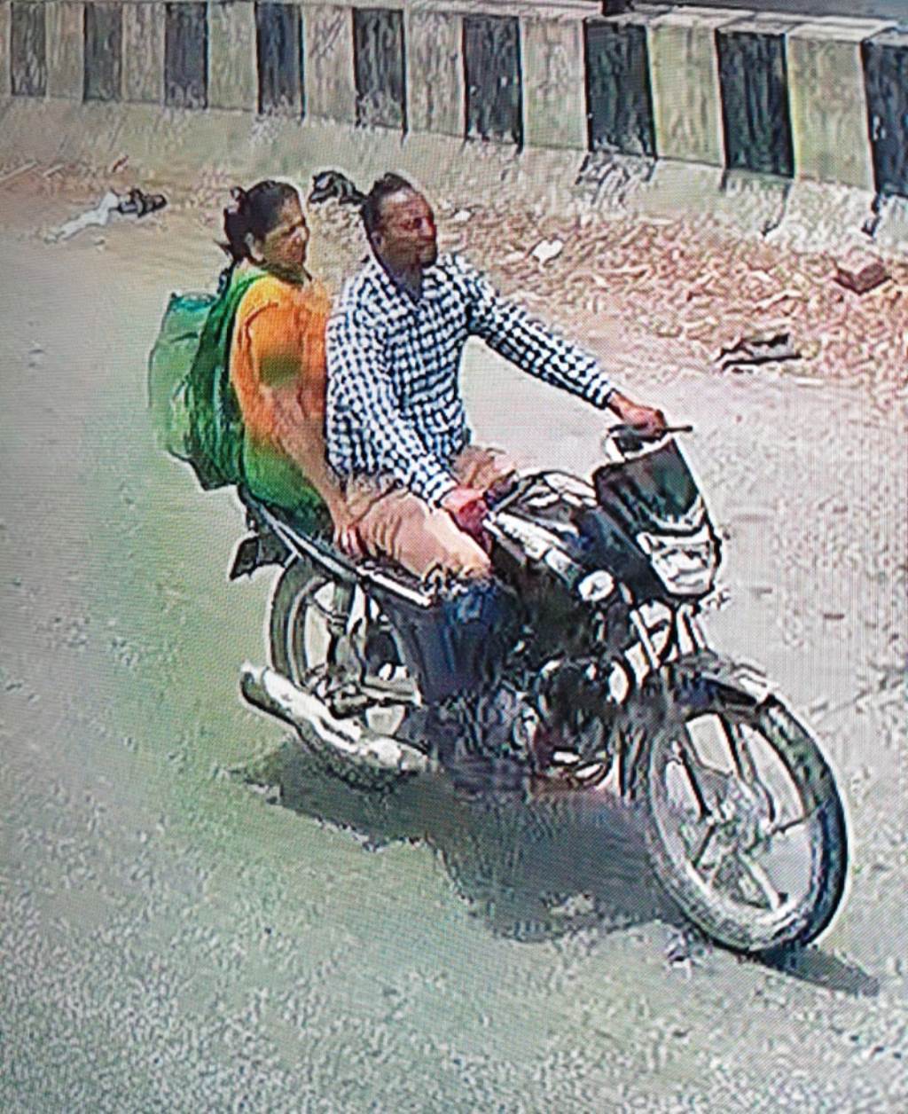 Youth absconds after robbing 10 tolas of gold from former councilor Sumitra Bindal in broad daylight